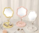 مرايا مع حامل اكسسوارات 🐰🧚🏻‍♀️🌟🌾💕.