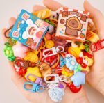 ⁦ميداليات كرتونية مع بوكس 🧸🐰🎉🪅🍒💕.⁩ - الصورة ⁦3⁩